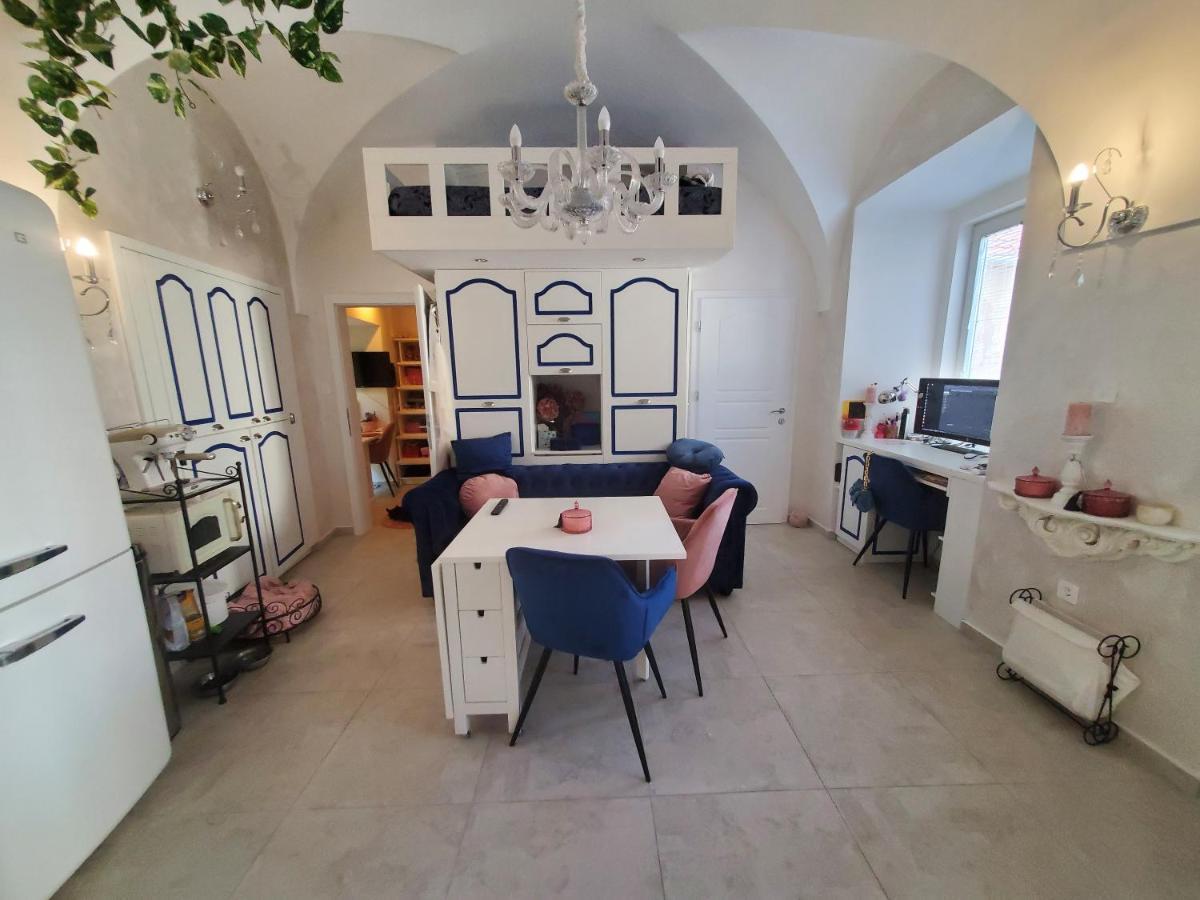 Vintage Apartment In The City Centre Old Town Laibach Exterior foto