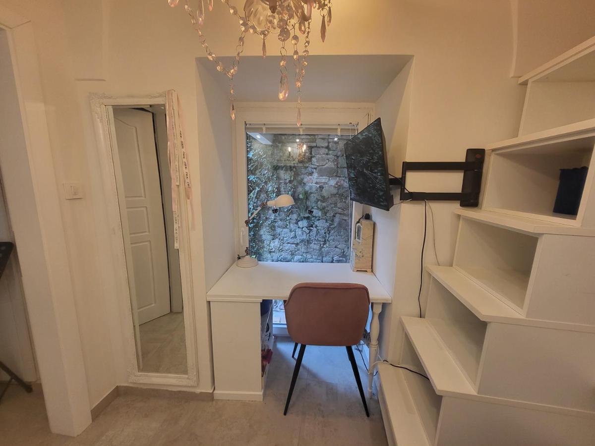 Vintage Apartment In The City Centre Old Town Laibach Exterior foto